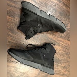 NWT/New in box - Men’s Kinetic Rush Mid Boots - Black Grill - size 13